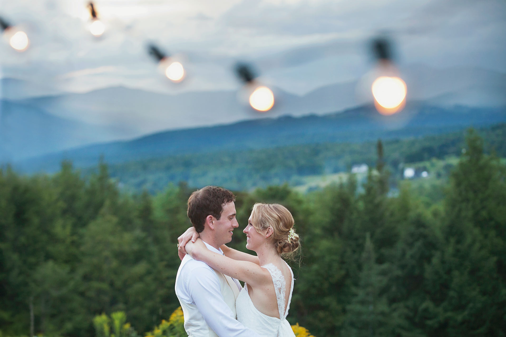 Saying "I do" in Stowe? Imagine this panoramic mountain scenery as your wedding backdrop. Start planning your dream Vermont wedding today! #StoweWeddingVenue #VermontElopement #vermontweddingphotographer